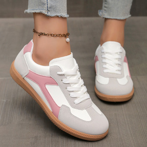 <span class=keywords><strong>Sneakers</strong></span> da Donna Trendy 2026 - Vendita all'Ingrosso di Scarpe Casual Retrò con Logo e Piattaforma in Bianco e Nero - Product Image 6
