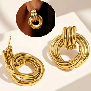 ต่างหูห่วงแบบซ้อนชั้น |   เครื่องประดับสเตนเลสสตีลชุบทอง 18K PVD กันน้ำ ป้องกันอาการแพ้ ทนทาน ดีไซน์โดดเด่นสำหรับผู้หญิงทันสมัย - Product Image 1