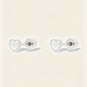 Boucles <span class=keywords><strong>d</strong></span>'oreilles en <span class=keywords><strong>argent</strong></span> sterling 925 Xinyun avec mini pendentifs en forme de cœur et fermoirs à vis pour filles - Product Image 2