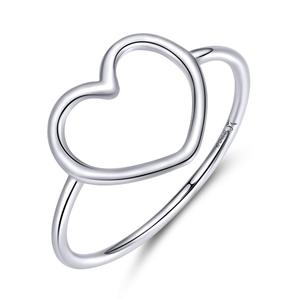 Set di Anelli Minimalisti a Forma di Cuore per Coppie, Argento 925 Placcato Oro 18K, Finitura Liscia, Fedi Nuziali Abbinabili, Regalo - Product Image 1