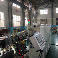 TONGSANHEGU Máquina de fabricación de postes de plástico reciclado para exteriores Plástico en relieve HDPE Madera WPC Cubierta/Extrusora de revestimiento