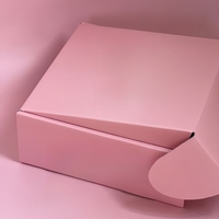 Umweltfreundliche Luxus-Versandbox aus recyceltem Wellpappe in Rosa für den Versand von Geschirr
