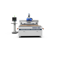 Routeur CNC Youhao Syntec Nouveau 3 Axes 1325 pour l'agencement de meubles de cuisine et la sculpture sur bois, avec broche simple, ATC, disque, moteur de charge automatique et pompe