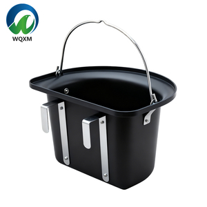 Nouveau seau d'alimentation pour chevaux en <span class=keywords><strong>plastique</strong></span> PP de haute qualité, 12 litres, dos plat, durable avec crochet, mangeoires pour animaux - Product Image 1