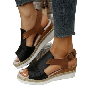 Sandales d'été pour femmes, plates, à plateforme, à bout ouvert, style décontracté, à enfiler, dessus en PU, tendance mode printemps - Product Image 1