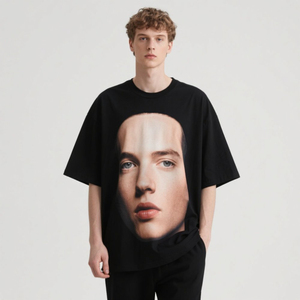 เสื้อยืดผู้ชายพิมพ์ลายสไตล์สตรีทแวร์ทรงโอเวอร์ไซส์ - Product Image 1