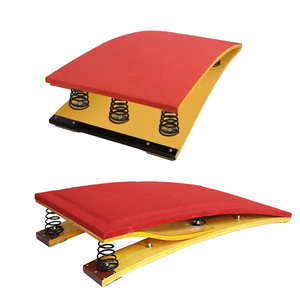 Tapis de gymnastique incurvé à ressorts haute densité 2-9 Spring, avec base antidérapante pour une atterrissage souple, idéal pour les gymnases scolaires et à domicile - Product Image 1