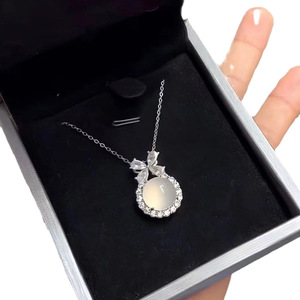Collana con fiocco da principessa in argento sterling S999, piccolo ciondolo in calcedonio fresco per <span class=keywords><strong>donna</strong></span>, nuovo accessorio versatile 2024 - Product Image 6