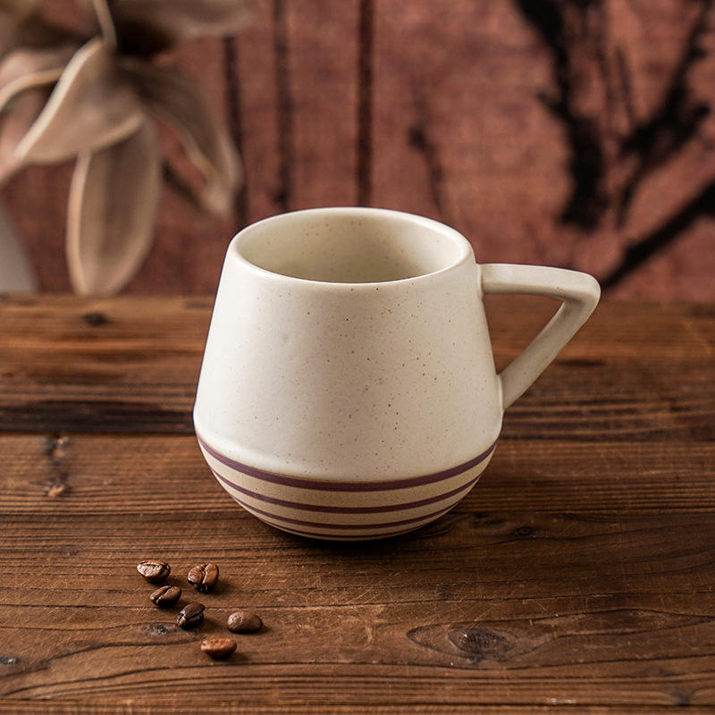 Tasse ronde à rayures violettes