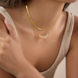 <span class=keywords><strong>Regalo</strong></span> per la <span class=keywords><strong>Festa</strong></span> <span class=keywords><strong>della</strong></span> <span class=keywords><strong>Mamma</strong></span> J&D Jewelry, <span class=keywords><strong>Collana</strong></span> con Volto in Acciaio Inossidabile Placcato Oro 18K con Strass Bianchi Scintillanti per Donne - Product Image 2