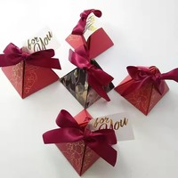 Vente en gros de sacs-cadeaux d'anniversaire en papier de luxe boîtes d'emballage pour chocolat boîte à bonbons triangulaire pour fête de mariage