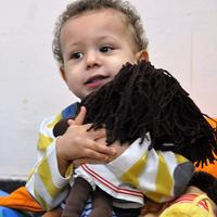 Poupée africaine en tissu doux en peluche noire à cheveux naturels amovibles personnalisée de 32 cm