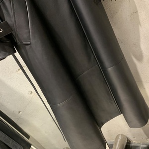 Chaqueta de diseño de textura de mangas para mujer Chaquetas de cuero negro Gabardina larga de temporada de otoño de China - Product Image 5