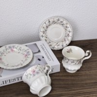 Ensemble tasse et soucoupe en porcelaine fine à motif floral et bordure dorée vintage de 250 ml, tasse à thé en céramique de style européen, mug à café pour le thé de l'après-midi