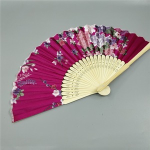 Éventail pliable en bambou de 21 cm, style japonais, imprimé floral folklorique, accessoire pour événements, fêtes, danse et accessoire photo personnalisé - Product Image 3