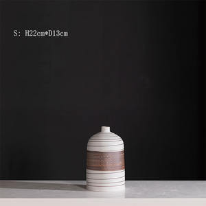 Set di 3 vasi in ceramica con motivi a strisce-elegante <span class=keywords><strong>bianco</strong></span> <span class=keywords><strong>e</strong></span> <span class=keywords><strong>marrone</strong></span> decorazioni per la <span class=keywords><strong>casa</strong></span> vasi in ceramica moderna a strisce bianche <span class=keywords><strong>e</strong></span> marroni - Product Image 6