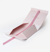 Boîte cadeau magnétique violette de luxe avec insert en mousse noire pour masseur haut de gamme et emballage de produits de soins personnels