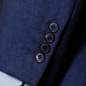 Costume sur mesure de haute qualité pour <span class=keywords><strong>homme</strong></span>, <span class=keywords><strong>bleu</strong></span> <span class=keywords><strong>marine</strong></span>, col à revers, en <span class=keywords><strong>laine</strong></span>, tissu en <span class=keywords><strong>laine</strong></span> de qualité supérieure, coupe ajustée, <span class=keywords><strong>blazer</strong></span> pour événements formels - Product Image 3