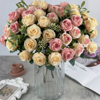 Bouquet de roses artificielles réalistes en plastique de style européen, idéal pour la décoration de mariages et les fournitures décoratives - Vente chaude