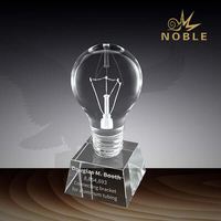 Trophée d'ampoule Edison en cristal optique Noble Free Mold avec Logo personnalisé Base Crystal Innovation Awards