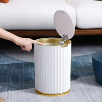 Poubelle intelligente en plastique pour la maison, le bureau, la cuisine et le comptoir Filtre des odeurs Capteur tactile pour la gestion des déchets Poubelle moderne