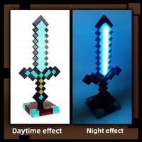 Épée en diamant pixélisé 13 couleurs changent la lampe à LED rechargeable USB avec son et base