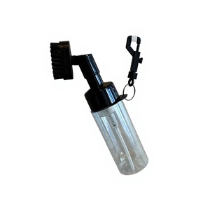 Cepillo <span class=keywords><strong>de</strong></span> Limpieza para Palos <span class=keywords><strong>de</strong></span> Golf con Tanque <span class=keywords><strong>de</strong></span> Agua, Pulverizador y Cepillo en un Solo Paso para Hierros, Wedges y Putters, <span class=keywords><strong>de</strong></span> Lana, Portátil, para Interiores/Exteriores - Product Image 4
