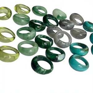 Bagues larges en résine multicolores marbrées pour femmes, 17 mm, anneaux épais unis, bijoux de cocktail empilables en acrylique coloré pour unisexe - Product Image 5