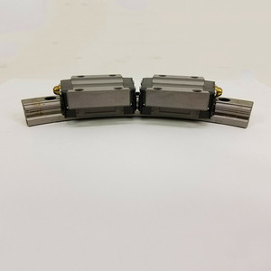 Bloque de Movimiento Lineal para Automatización Industrial, Riel Lineal Curvo HCR65A HCR65A+60/1500R HCR65A1UU+60/1500R - Product Image 1