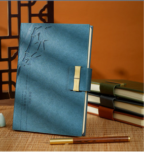 Set Regalo Quaderno A5 Rinforzato - Personalizzabile con Logo, Ideale Regalo per la Festa degli Insegnanti (Confezione Regalo) - Product Image 3