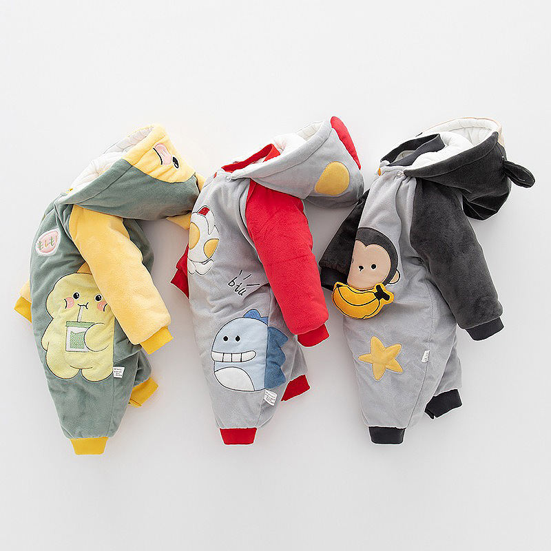 Adorable comodidad: traje de mono bebé versátil para los días