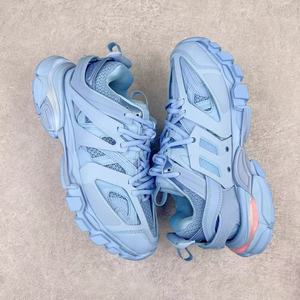 L'homme porte des baskets LED élégantes de la luxueuse marque de créateurs High Quality Fashionable Casual Shoes. - Product Image 1