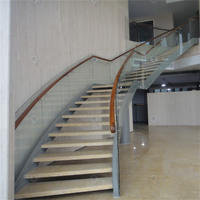 Escalier courbé sur mesure réglable avec rampes en bois, verre, aluminium, acier au carbone, acier inoxydable - Villa moderne haut de gamme, hôtel, résistance à la rouille