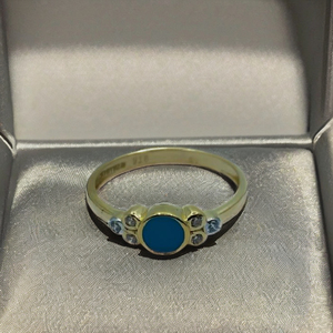 Bague élégante en or 22 carats avec pierre bleue et accent diamant, bague de créateur stylée pour femme, bijou moderne pour le quotidien - Product Image 3