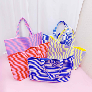 Venta al por mayor de bolsas de tela de rizo a rayas de 20 pulgadas, bolso de playa blanco meñique, bolso de viaje portátil de fin de semana para mujer con logotipo - Product Image 4