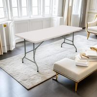 Vente directe - Table rectangulaire mobile de 242 cm, plateau articulé au centre, pour événements en plein air.