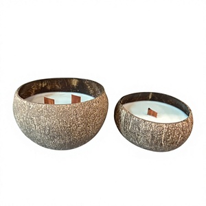 Bougie artisanale en coquille de noix de coco naturelle du Vietnam, cadeau durable, décoration - Product Image 1