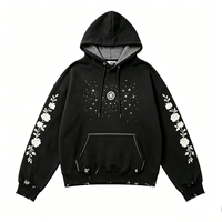 Sweat-shirt à capuche noir avec broderie florale sur les manches, panneau étoile en strass, ourlet déchiré, poche kangourou, style streetwear