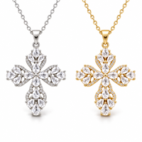 ARNAN Collier Croix Plaqué Or pour Femme, Pendentif en Laiton Entièrement Pavé de Pierres, Chaîne Fine à Maillons, Bijoux Superposables, Vente en Gros, Cadeau pour Elle