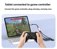 Cable adaptador de estación de acoplamiento USB-C trenzado negro de 3 puertos con soporte para tarjetas SD 2.0 en stock