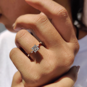 Anillo de Diamante Cultivado en Laboratorio de Lujo con Diseño Moderno y Acabado Brillante, Elaborado para una Luminosidad y Estilo Duraderos, de la India - Product Image 4