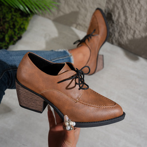 รองเท้าหนังทรงเรโทรแบบสวม รุ่นใหม่สำหรับฤดูใบไม้ผลิ ไซส์ใหญ่ หัวแหลม แบบผูกเชือก สไตล์อังกฤษ รองเท้าส้นสูงสำหรับผู้หญิง ไซส์ 43 - Product Image 3