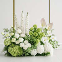 Support de pilier doré pour allée fleurie, avec Hortensias verts, Roses en soie blanches et Feuillage d'eucalyptus, pour Cérémonie de mariage, Allée d'entrée et Événements