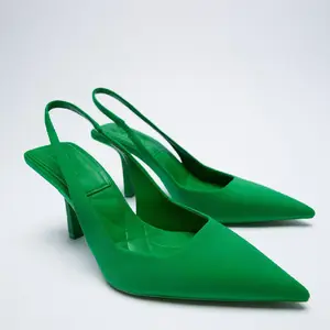 حذاء جديد QZK مقاس 35-42 لعام 2024 حذاء كعب عالي أرجواني بمقدمة مدببة حذاء فردي أنيق صندل خنجري للنساء