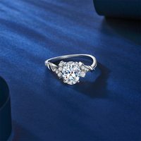 Fabricant de bagues personnalisées Bague Moissanite à quatre griffes en forme d'oeuf en argent sterling S925 Bague de fiançailles de luxe 2CT