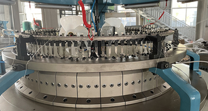 Machine automatique informatisée de fabrication de t-shirts en coton à tricotage chaîne, certifiée CE, avec rouleau de déroulage motorisé - Product Image 4