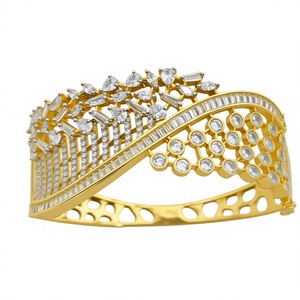 Brazalete Abrible de Alta Calidad con Acabado Dorado Clásico y Circonitas Cúbicas para Bodas y Compromisos, Colección para Fiestas, para Mujer - Product Image 2