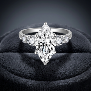 Bague irrégulière en argent sterling 925 avec moissanite œil de cheval 3 carats, élégante et tendance, pour femme, idéale pour mariage ou fiançailles, cadeau - Product Image 1