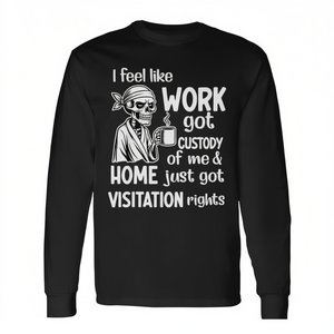Camiseta de manga larga con la frase: Siento que el trabajo tiene la custodia de mí, Derechos a la visita en el hogar - Product Image 2