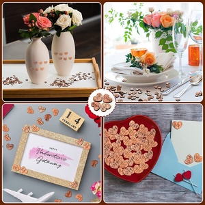 Decorazioni da Tavolo Rustiche Incise a Mano per Matrimoni e San Valentino, 1000 Pezzi di Piccoli Cuori in Legno 'Mr Mrs Love' - Product Image 4